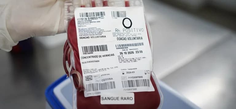 SUS transporta sangue raro em voo comercial para atender paciente grave